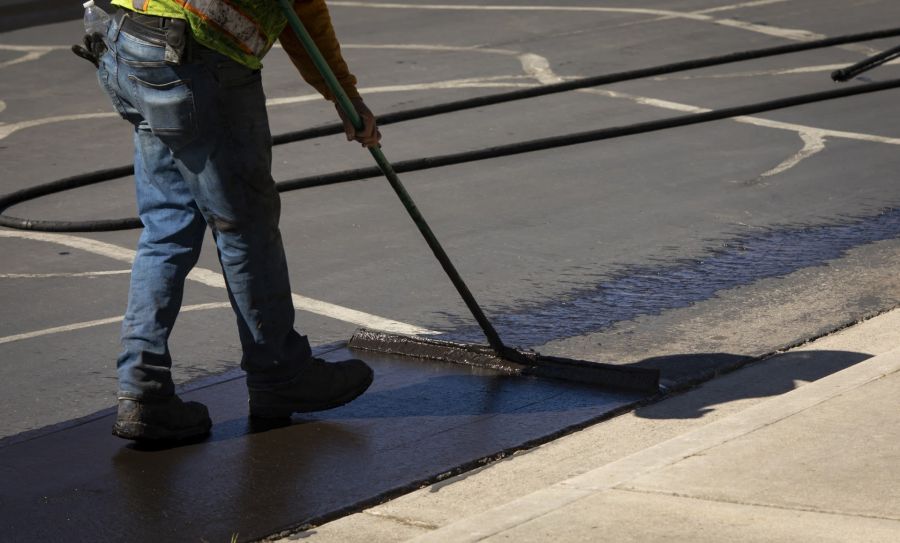Asphalt sealcoating by Skynet Paving